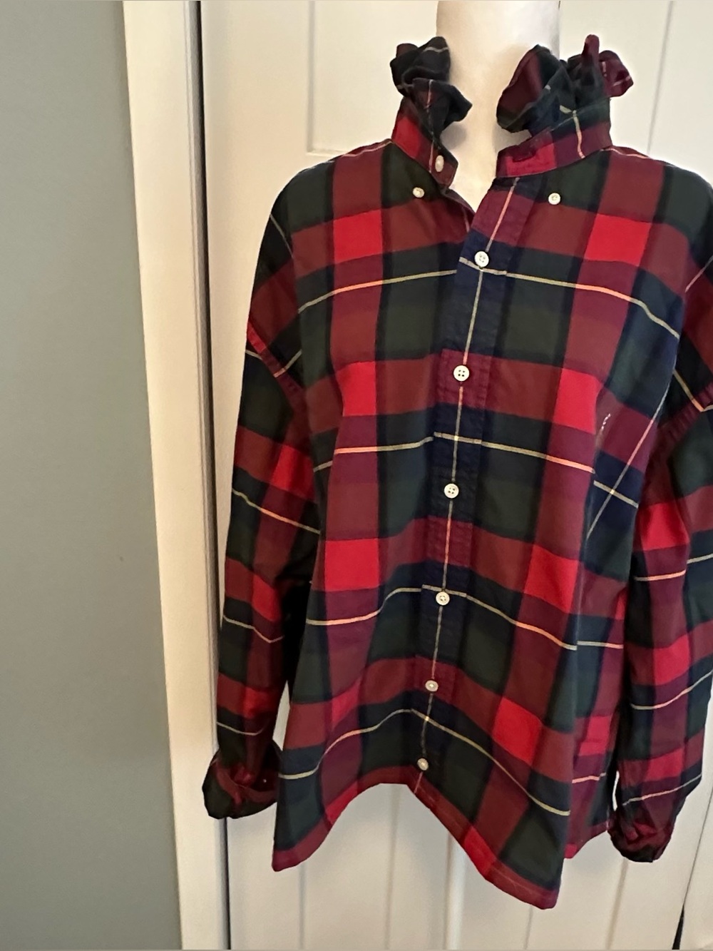 Women - Upcycled (reworked) men’s shirt with ruffled collar